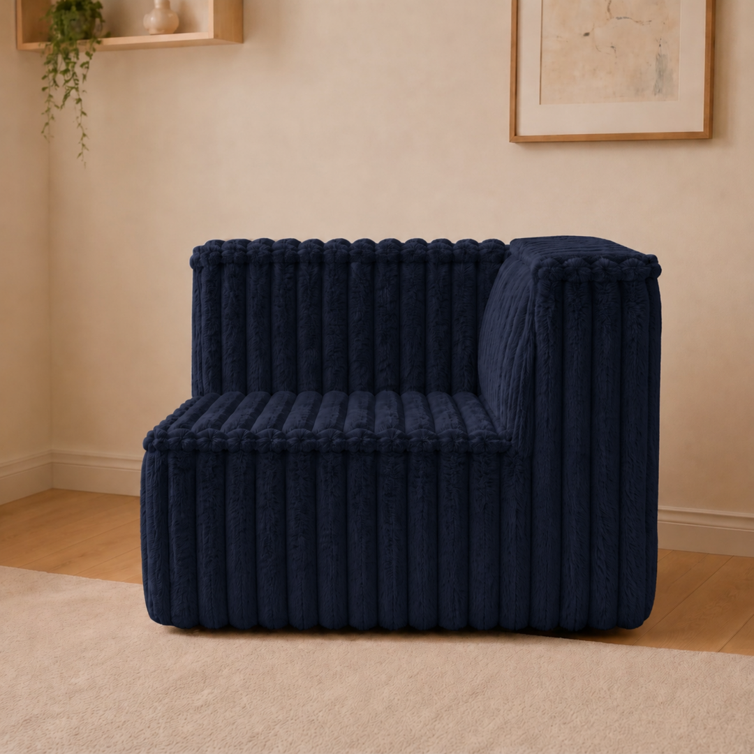 Module d’angle de canapé modulable déhoussable bleu foncé, assise et côté rembourrés, vue en intérieur