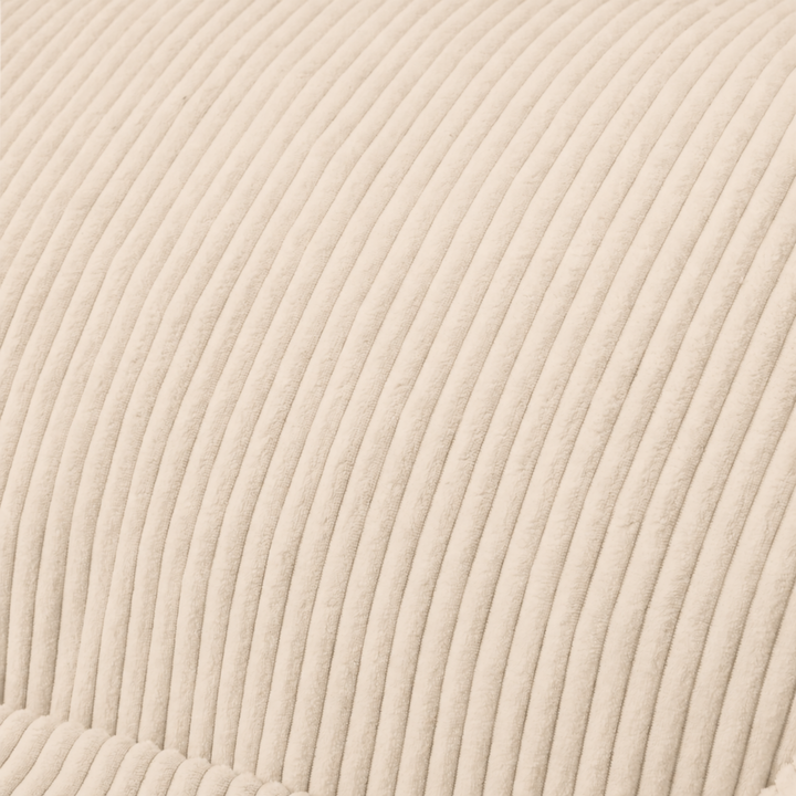 Gros plan du tissu du pouf en velours côtelé beige