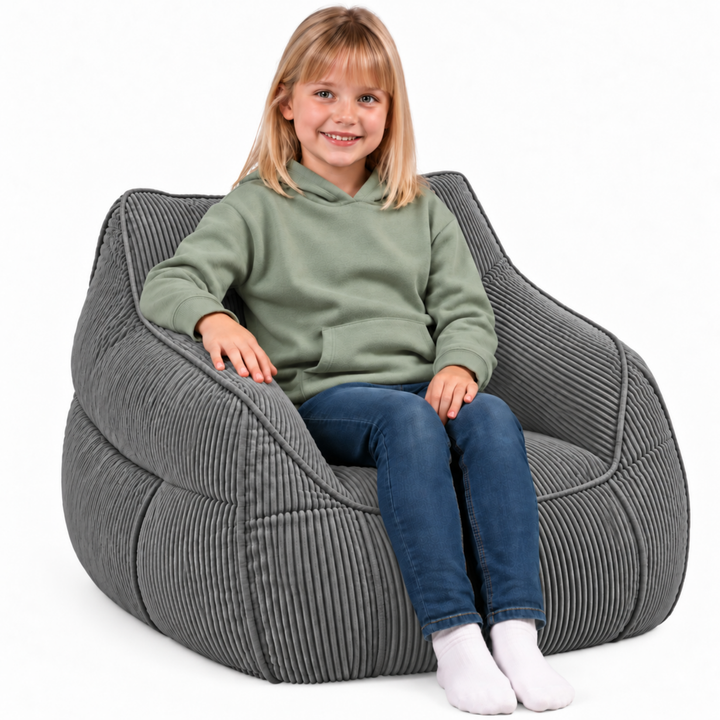 Personne assise sur le pouf fauteuil enfant en velours côtelé, assise profonde et forme arrondie