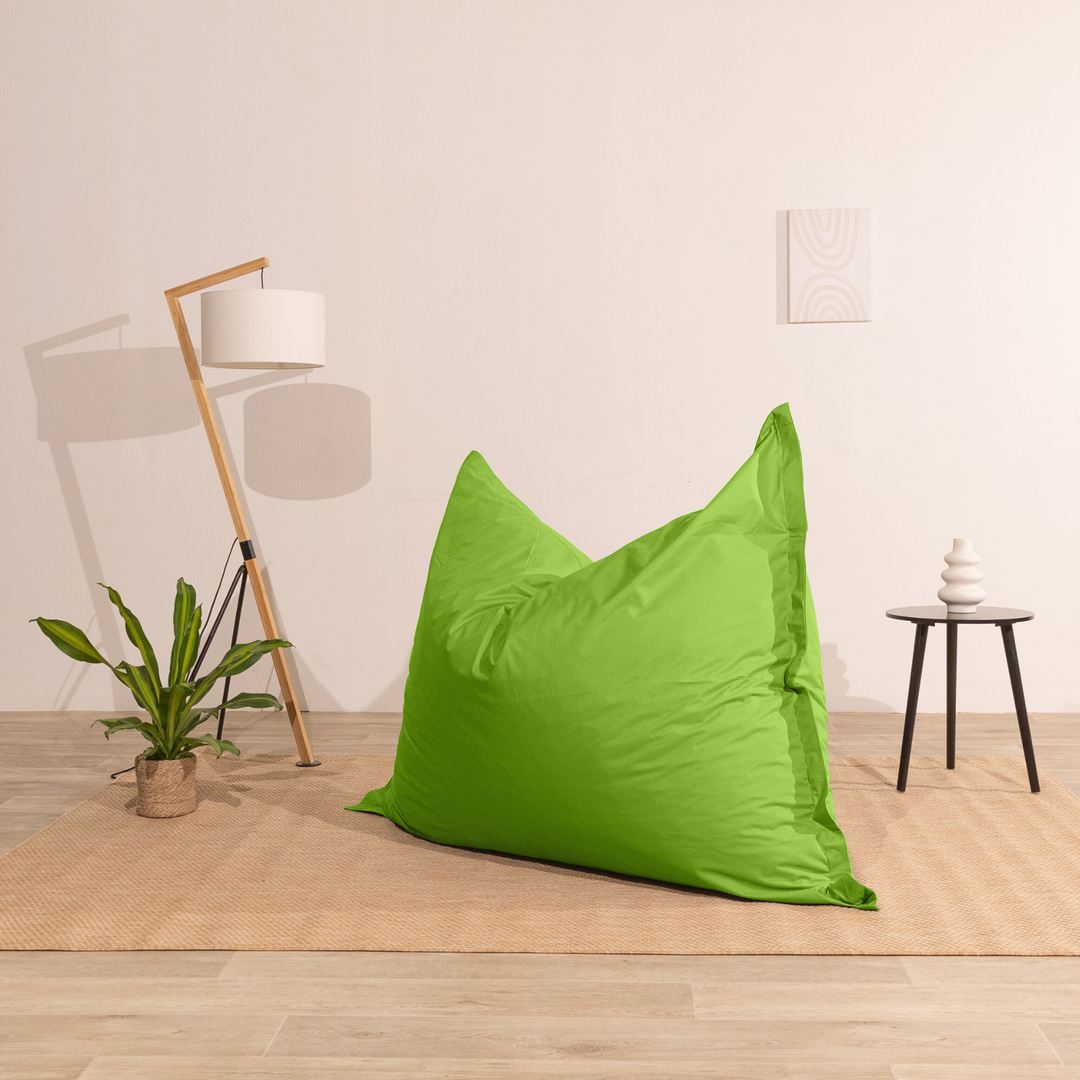 Pouf extérieur 140x180 cm utilisé en position verticale, en intérieur.