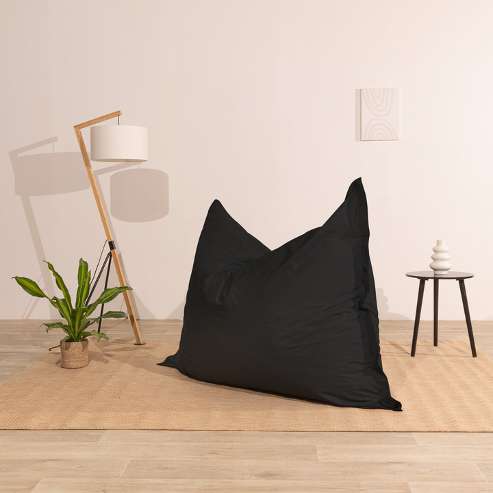 Pouf extérieur 140x180 cm utilisé en position verticale, en intérieur.