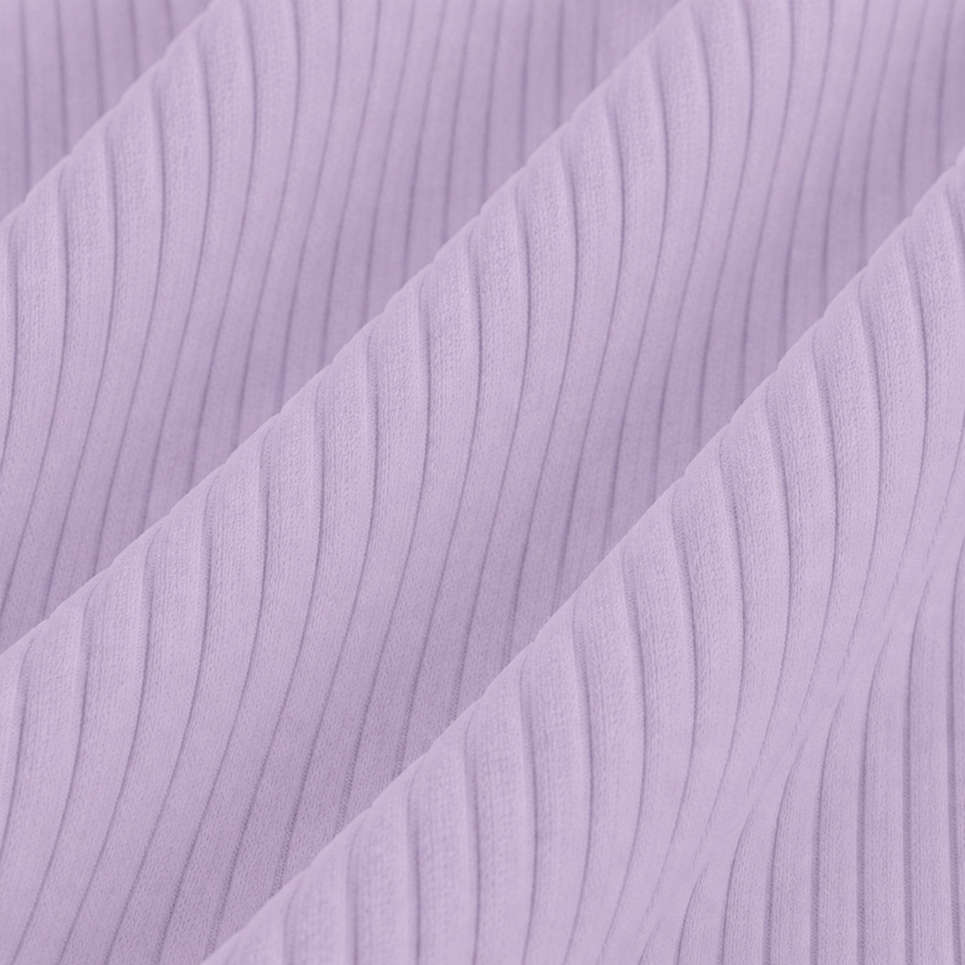 Détail tissu : velours côtelé violet avec reliefs en lignes, surface douce et épaisse.