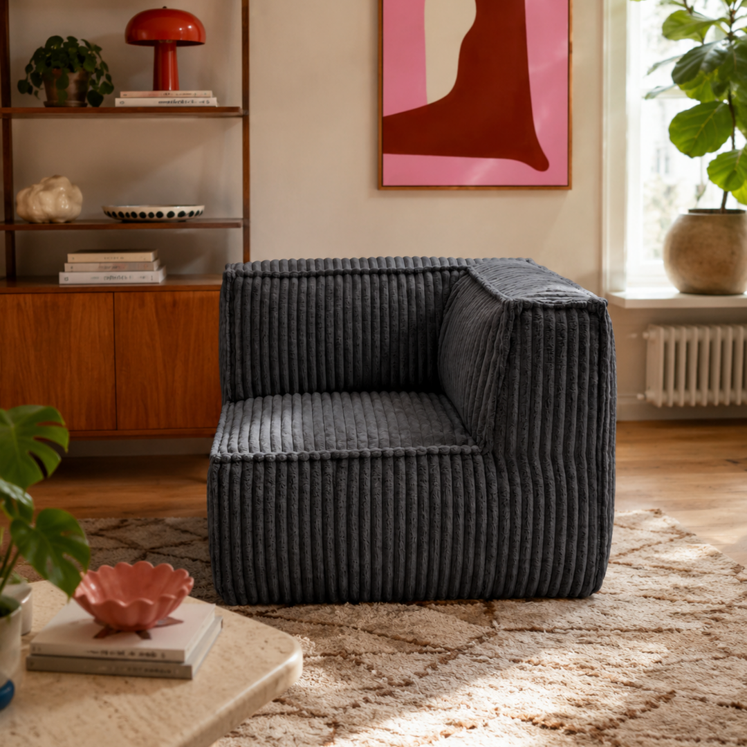 Module d’angle droit en velours côtelé gris foncé, dans un salon